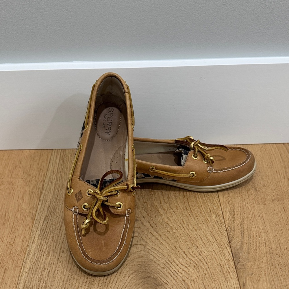 Sperrt Topsiders Tan leather boat shoes w leopard/animal print Sz 7.5